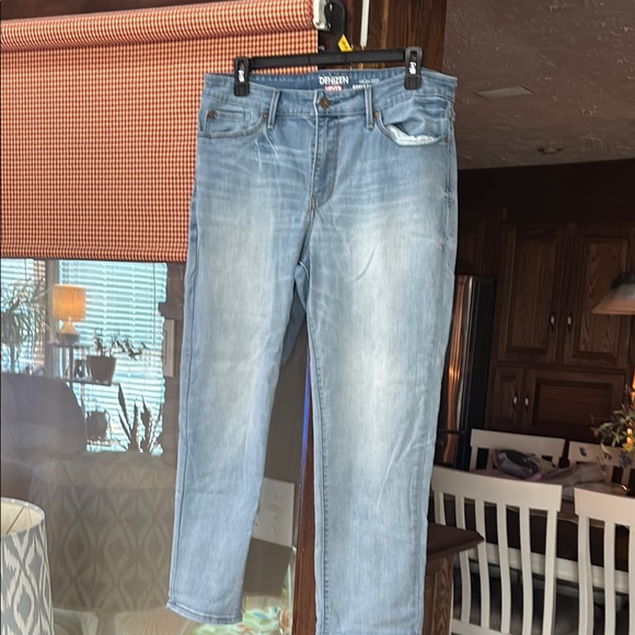 Denizen Light Blue Jeans - Picture 1 of 6